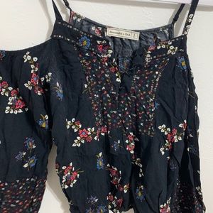Abercrombie off shoulder